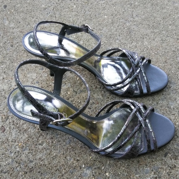 Size 7.5M Michelle D Gray Sandals - Picture 5 of 8